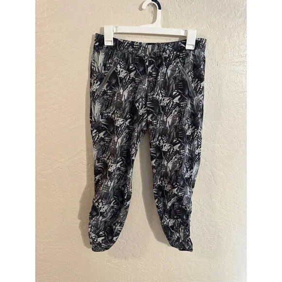 Y Athleta Ruched Hem Black & White Tropical Print Athletic Leggings - Picture 1 of 12